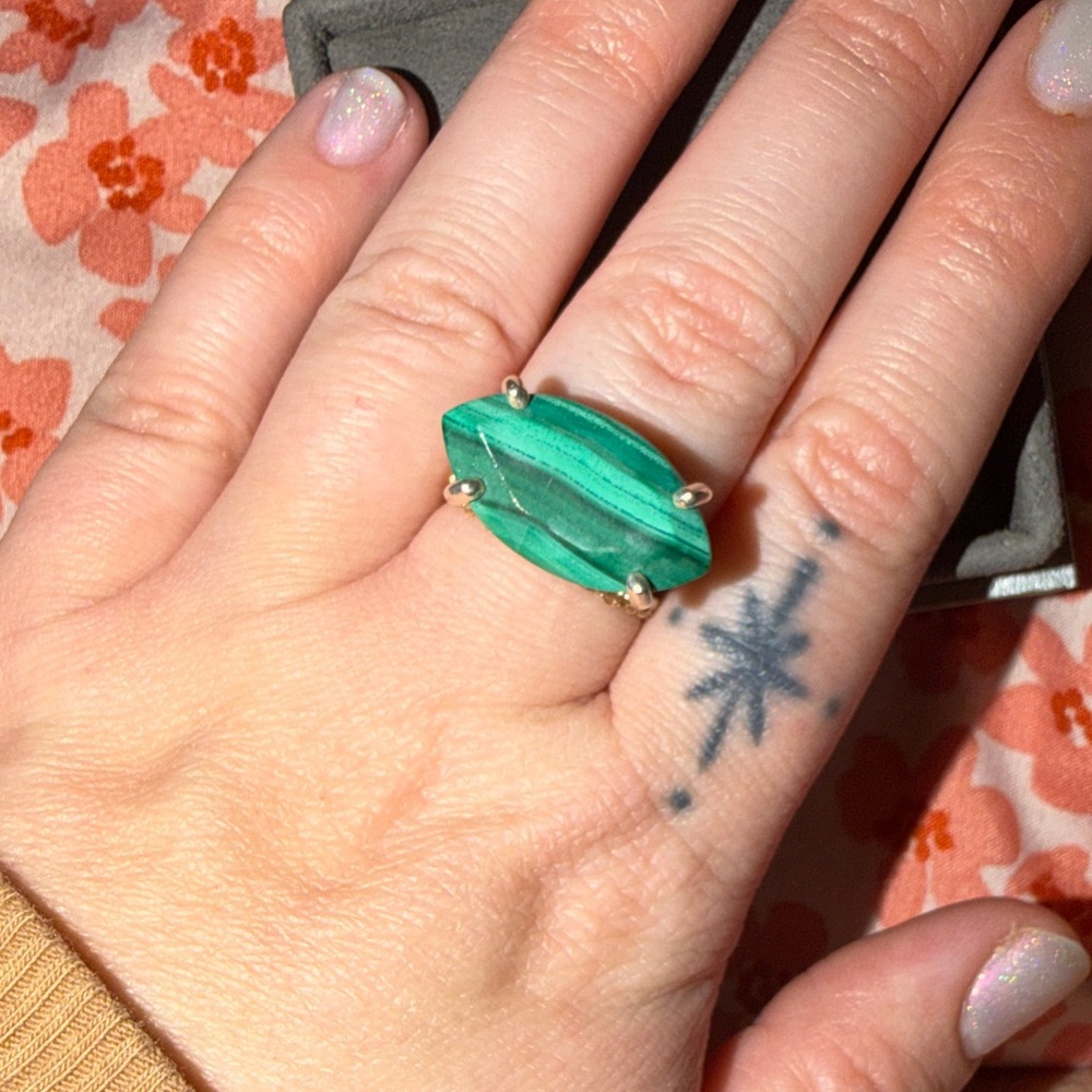 Elegant Malachite Stone Ring - image 3